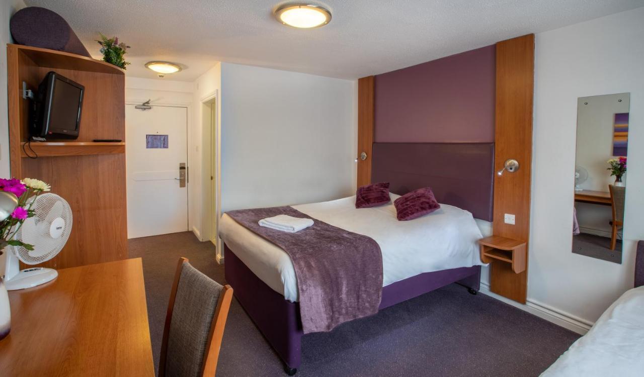 Redwings Hotel